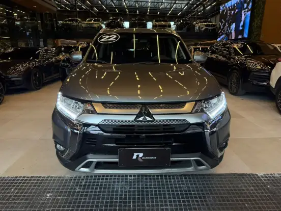 MITSUBISHI-OUTLANDER-2021