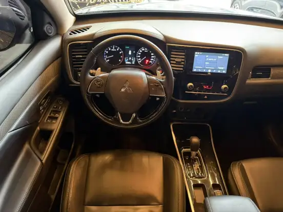 MITSUBISHI-OUTLANDER-2021