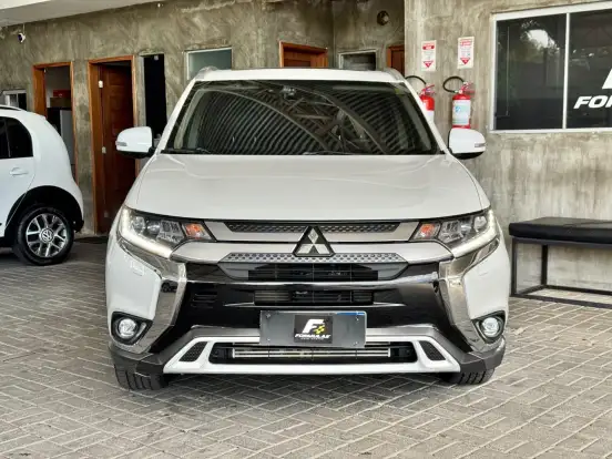 MITSUBISHI-OUTLANDER-2020