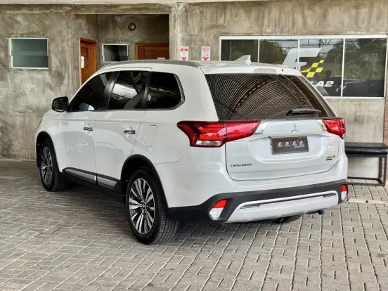 MITSUBISHI-OUTLANDER-2.2 MIVEC DI-D DIESEL HPE-S AWD AUTOMÁTICO MITSUBISHI-OUTLANDER-2020
