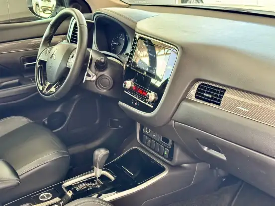 MITSUBISHI-OUTLANDER-2020