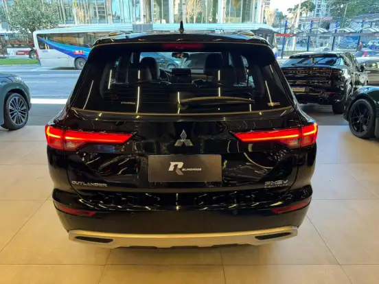 MITSUBISHI-OUTLANDER-2.4 PHEV SIGNATURE S-AWC DHT MITSUBISHI-OUTLANDER-2025