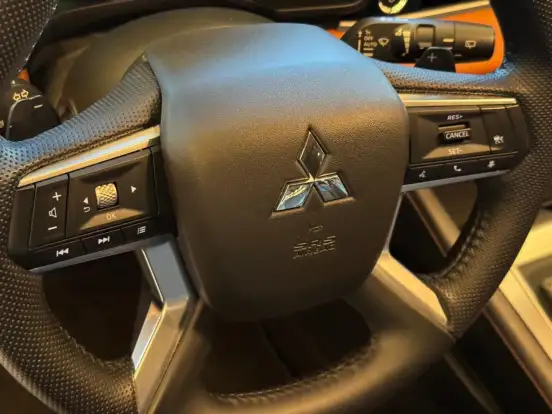 MITSUBISHI-OUTLANDER-2025