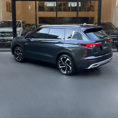 MITSUBISHI-OUTLANDER-2025