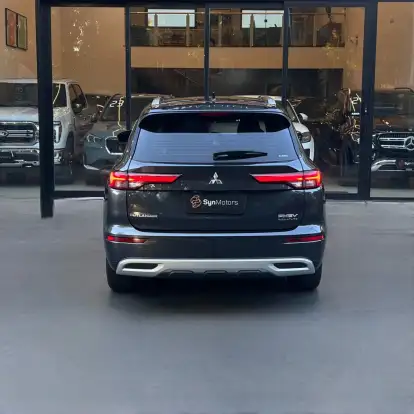 MITSUBISHI-OUTLANDER-2025