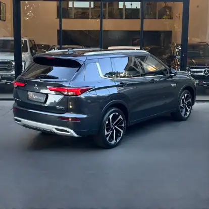 MITSUBISHI-OUTLANDER-2025