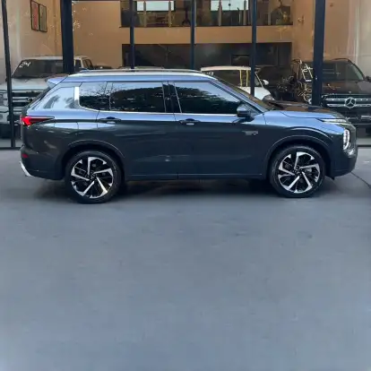 MITSUBISHI-OUTLANDER-2025