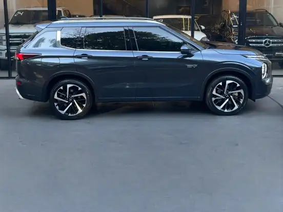 MITSUBISHI-OUTLANDER-2.4 PHEV SIGNATURE S-AWC DHT MITSUBISHI-OUTLANDER-2025