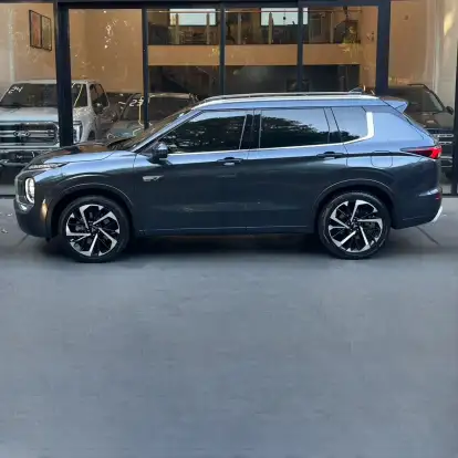 MITSUBISHI-OUTLANDER-2025