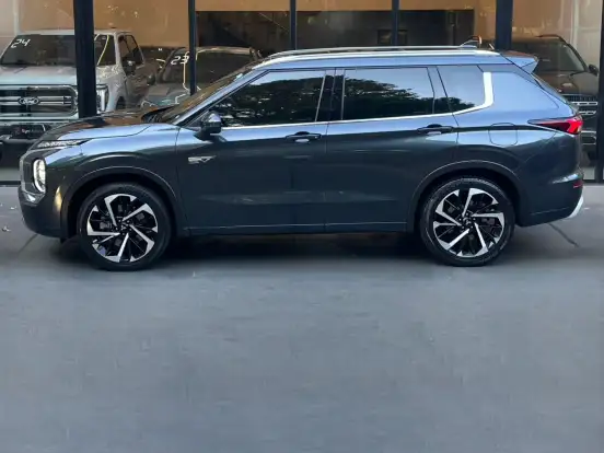 MITSUBISHI-OUTLANDER-2.4 PHEV SIGNATURE S-AWC DHT MITSUBISHI-OUTLANDER-2025