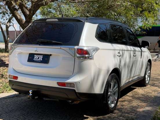 MITSUBISHI-OUTLANDER-2.0 16V GASOLINA 4P AUTOMÁTICO MITSUBISHI-OUTLANDER-2015