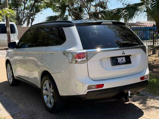MITSUBISHI-OUTLANDER-2015