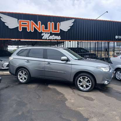 MITSUBISHI-OUTLANDER-2013