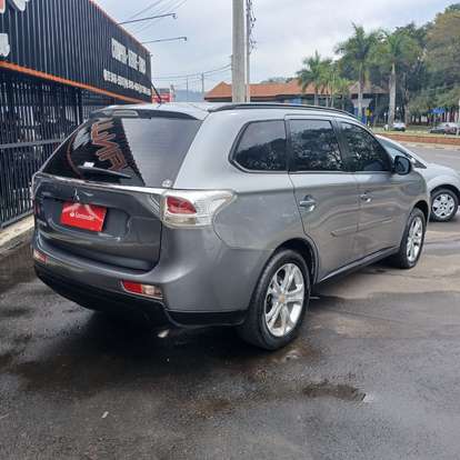 MITSUBISHI-OUTLANDER-2013