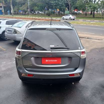MITSUBISHI-OUTLANDER-2013