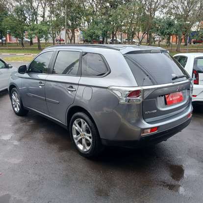 MITSUBISHI-OUTLANDER-2013