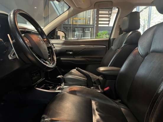 MITSUBISHI-OUTLANDER-2019
