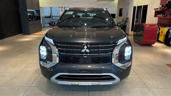 MITSUBISHI-OUTLANDER-2025