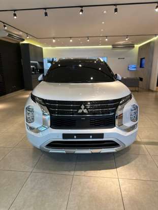 MITSUBISHI-OUTLANDER-2025