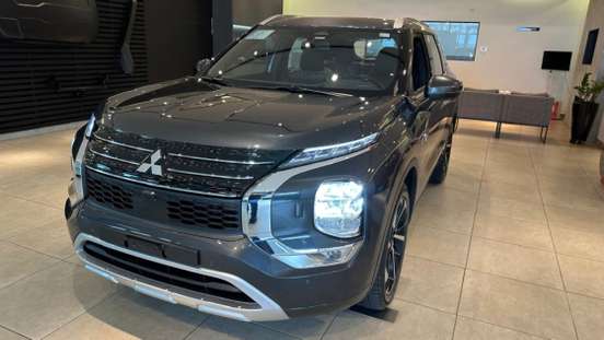 MITSUBISHI-OUTLANDER-2025