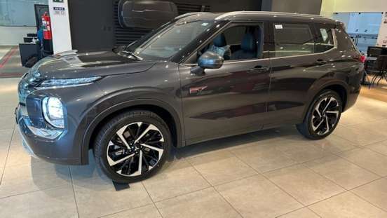 MITSUBISHI-OUTLANDER-2025