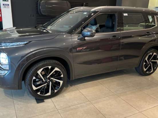 MITSUBISHI-OUTLANDER-2.4 PHEV SIGNATURE S-AWC DHT MITSUBISHI-OUTLANDER-2025