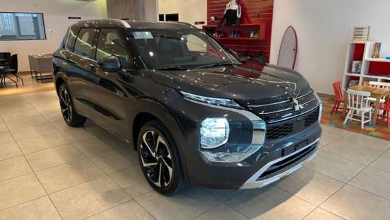 MITSUBISHI-OUTLANDER-2025