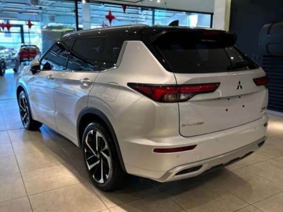 MITSUBISHI-OUTLANDER-2.4 PHEV SIGNATURE S-AWC DHT MITSUBISHI-OUTLANDER-2025