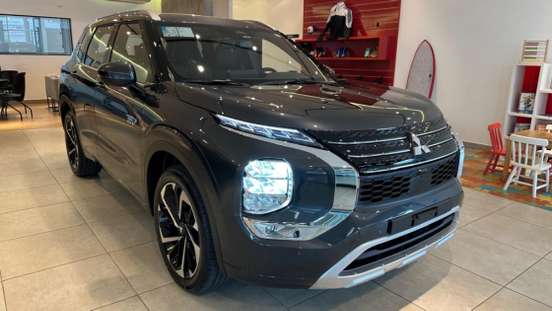 MITSUBISHI-OUTLANDER-2025