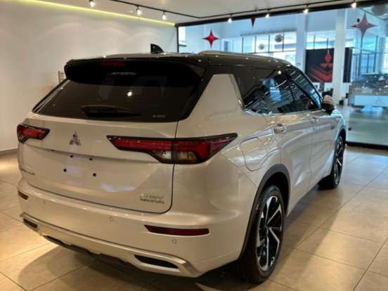MITSUBISHI-OUTLANDER-2.4 PHEV SIGNATURE S-AWC DHT MITSUBISHI-OUTLANDER-2025