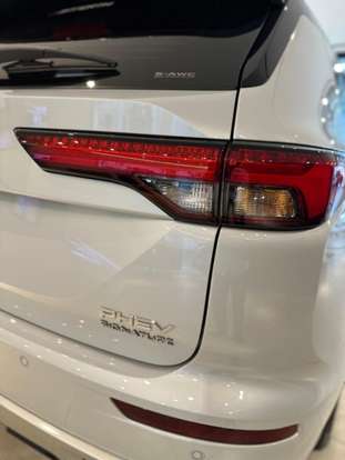 MITSUBISHI-OUTLANDER-2025