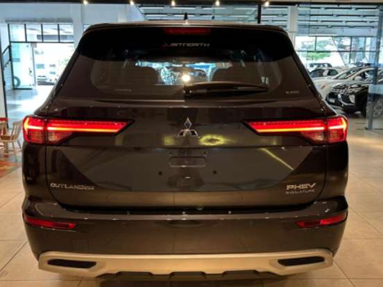 MITSUBISHI-OUTLANDER-2.4 PHEV SIGNATURE S-AWC DHT MITSUBISHI-OUTLANDER-2025