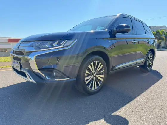 MITSUBISHI OUTLANDER 3.0 MIVEC V6 GASOLINA HPE-S AWD AUTOMÁTICO