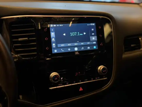 MITSUBISHI-OUTLANDER-2021