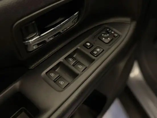 MITSUBISHI-OUTLANDER-2021