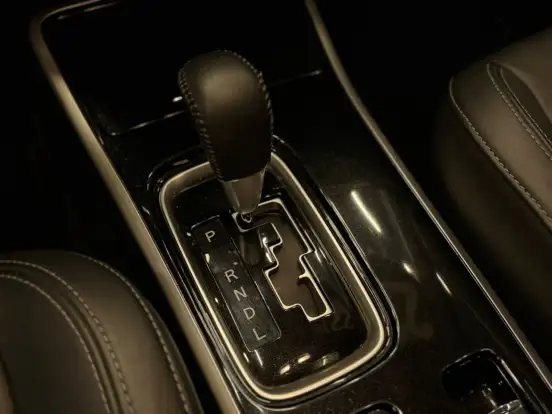 MITSUBISHI-OUTLANDER-2021