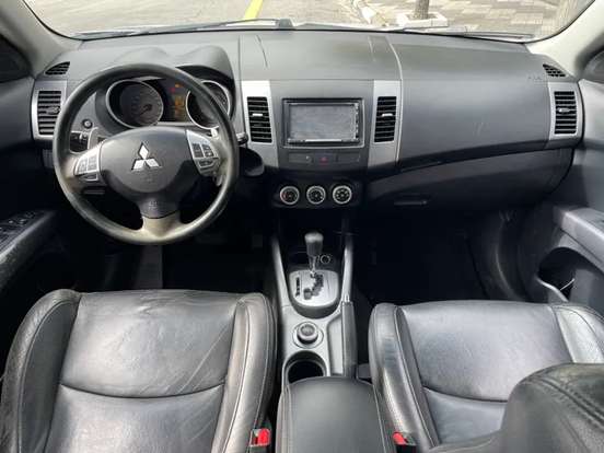 MITSUBISHI-OUTLANDER-2009