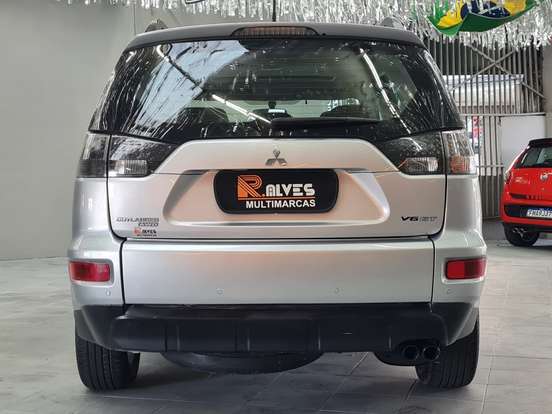 MITSUBISHI-OUTLANDER-2011