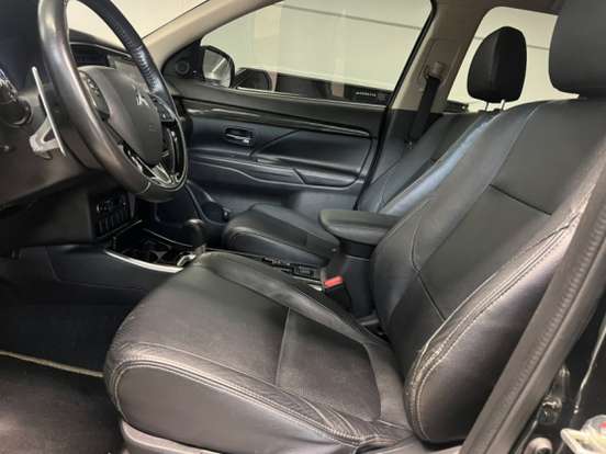 MITSUBISHI-OUTLANDER-3.0 GT 4X4 V6 24V GASOLINA 4P AUTOMÁTICO MITSUBISHI-OUTLANDER-2017