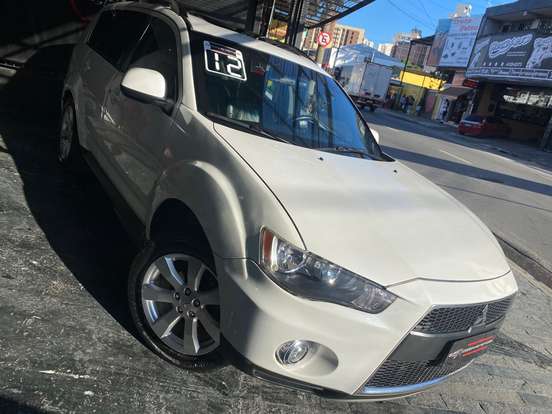 MITSUBISHI-OUTLANDER-2011