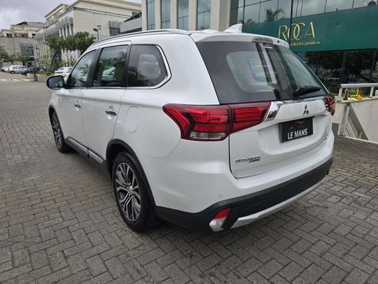 MITSUBISHI-OUTLANDER-3.0 GT 4X4 V6 24V GASOLINA 4P AUTOMÁTICO MITSUBISHI-OUTLANDER-2017