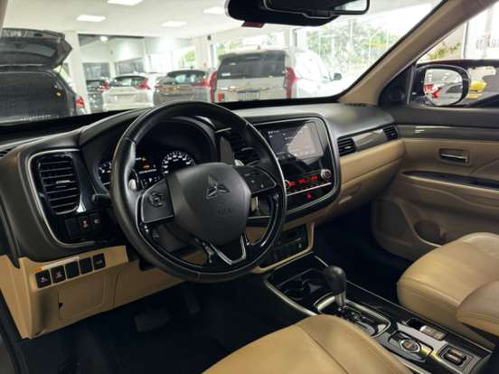MITSUBISHI-OUTLANDER-2019