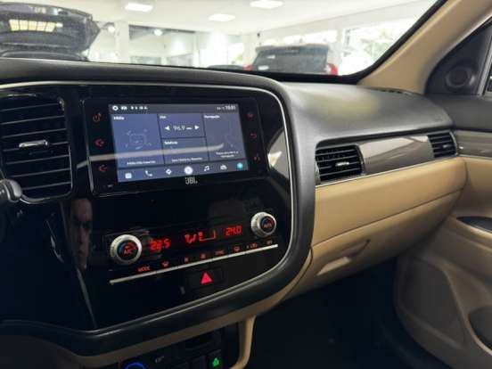 MITSUBISHI-OUTLANDER-2019