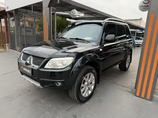 MITSUBISHI-PAJERO-2011