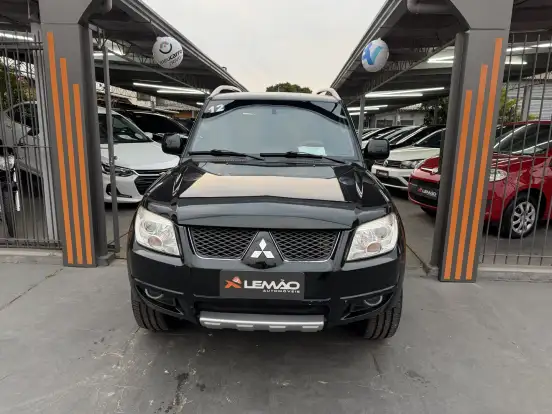 MITSUBISHI-PAJERO-2011