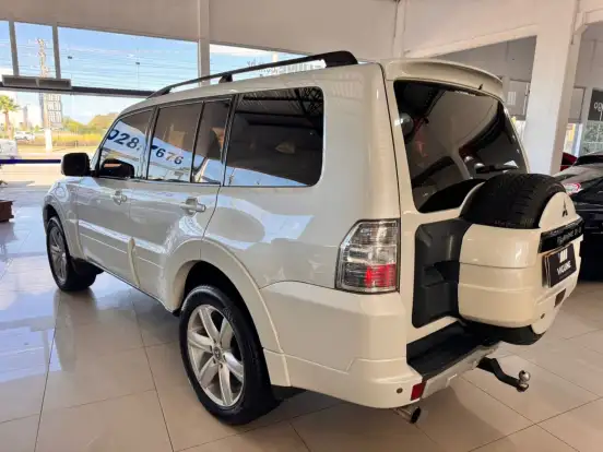 MITSUBISHI-PAJERO FULL-3.2 HPE 4X4 16V TURBO INTERCOOLER DIESEL 4P AUTOMÁTICO MITSUBISHI-PAJERO FULL-2013
