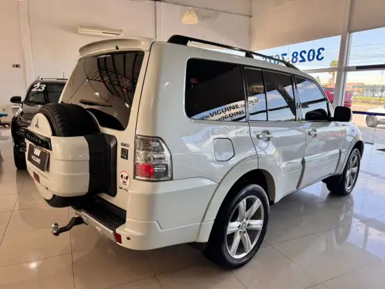 MITSUBISHI-PAJERO FULL-3.2 HPE 4X4 16V TURBO INTERCOOLER DIESEL 4P AUTOMÁTICO MITSUBISHI-PAJERO FULL-2013
