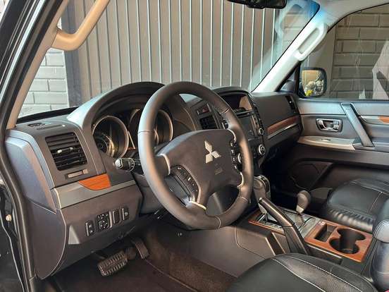 MITSUBISHI-PAJERO FULL-2012