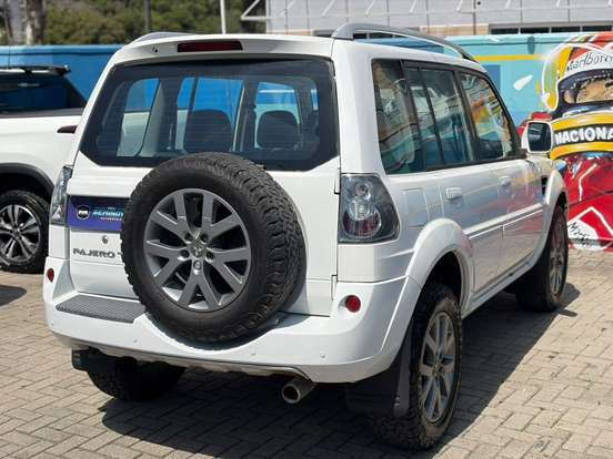 MITSUBISHI-PAJERO TR4-2013