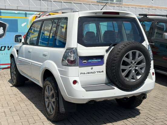 MITSUBISHI-PAJERO TR4-2013
